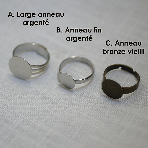 Cabochon-ring i tre personliggjort med gravering