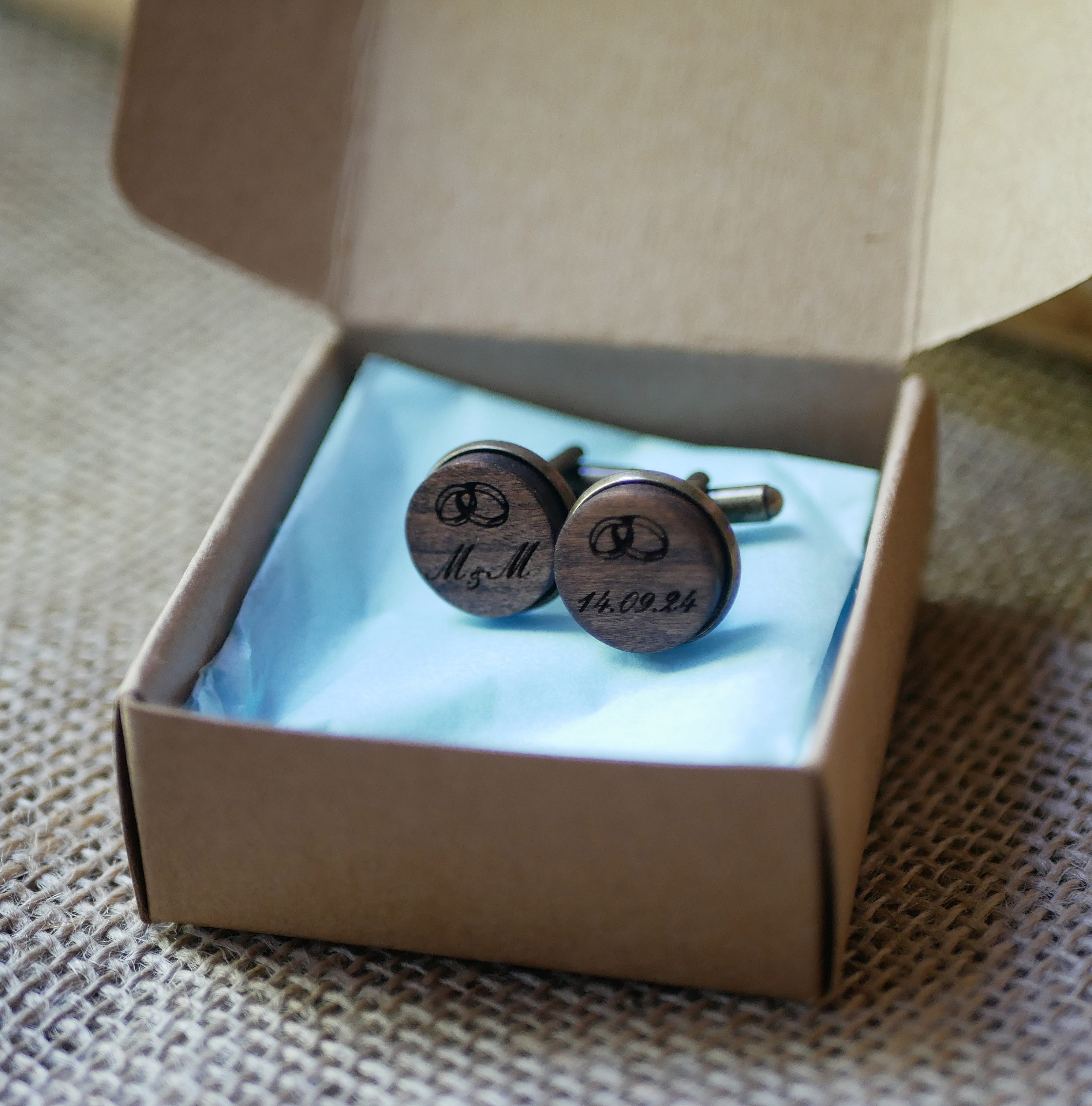 Mansjettknapper i tre sett i alderen bronse 16 mm som kan tilpasses