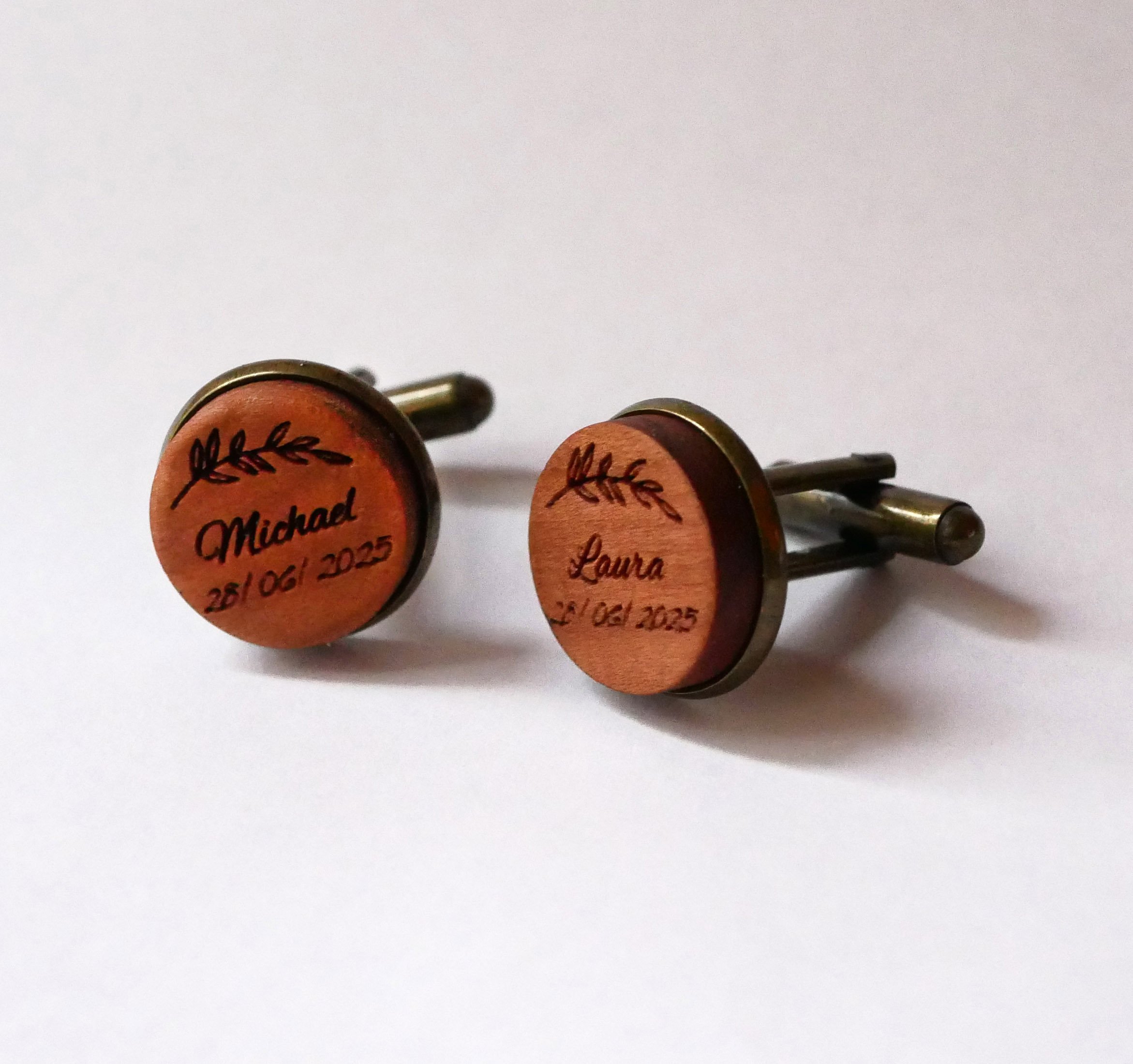 Mansjettknapper i tre sett i alderen bronse 16 mm som kan tilpasses