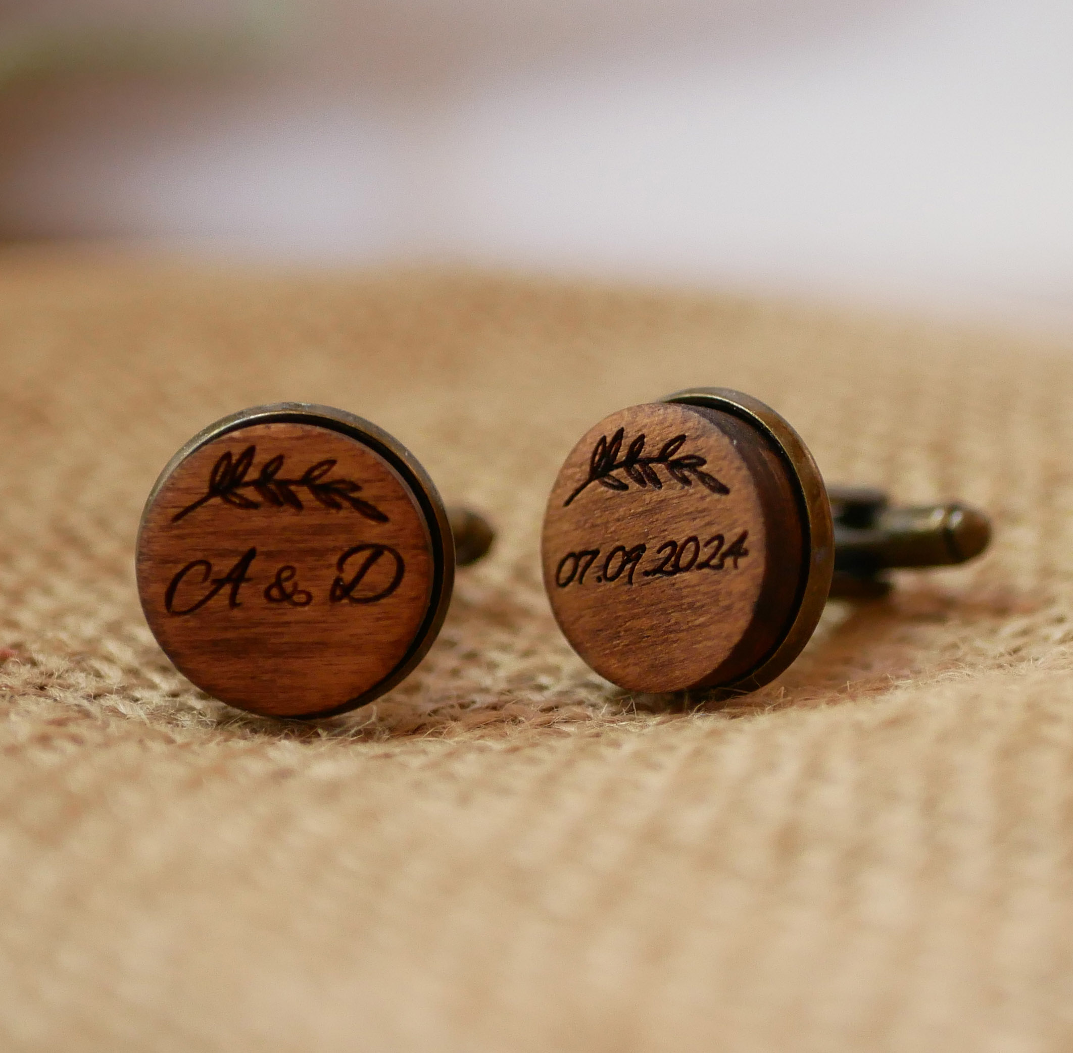 Mansjettknapper i tre sett i alderen bronse 16 mm som kan tilpasses