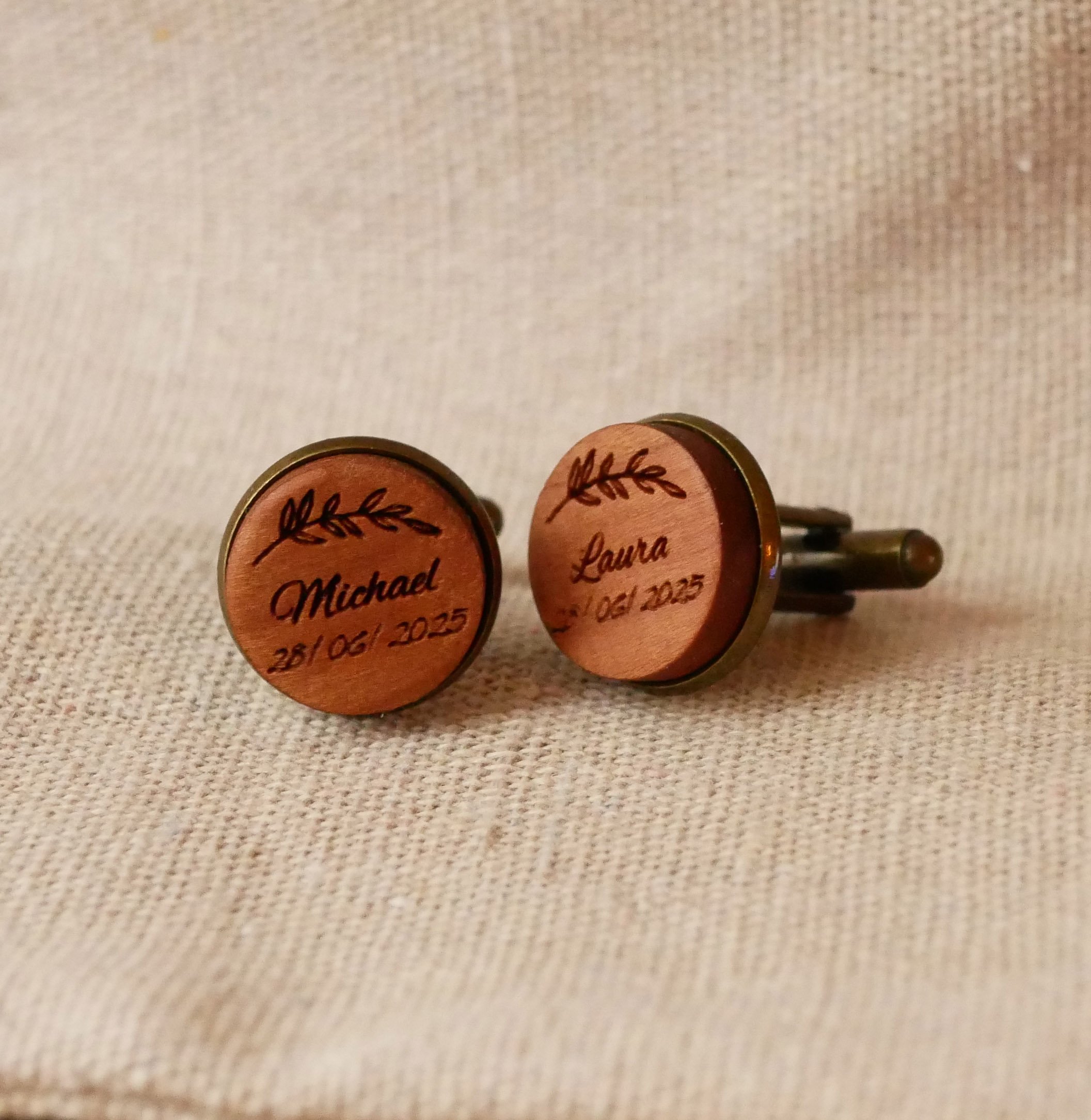 Mansjettknapper i tre sett i alderen bronse 16 mm som kan tilpasses