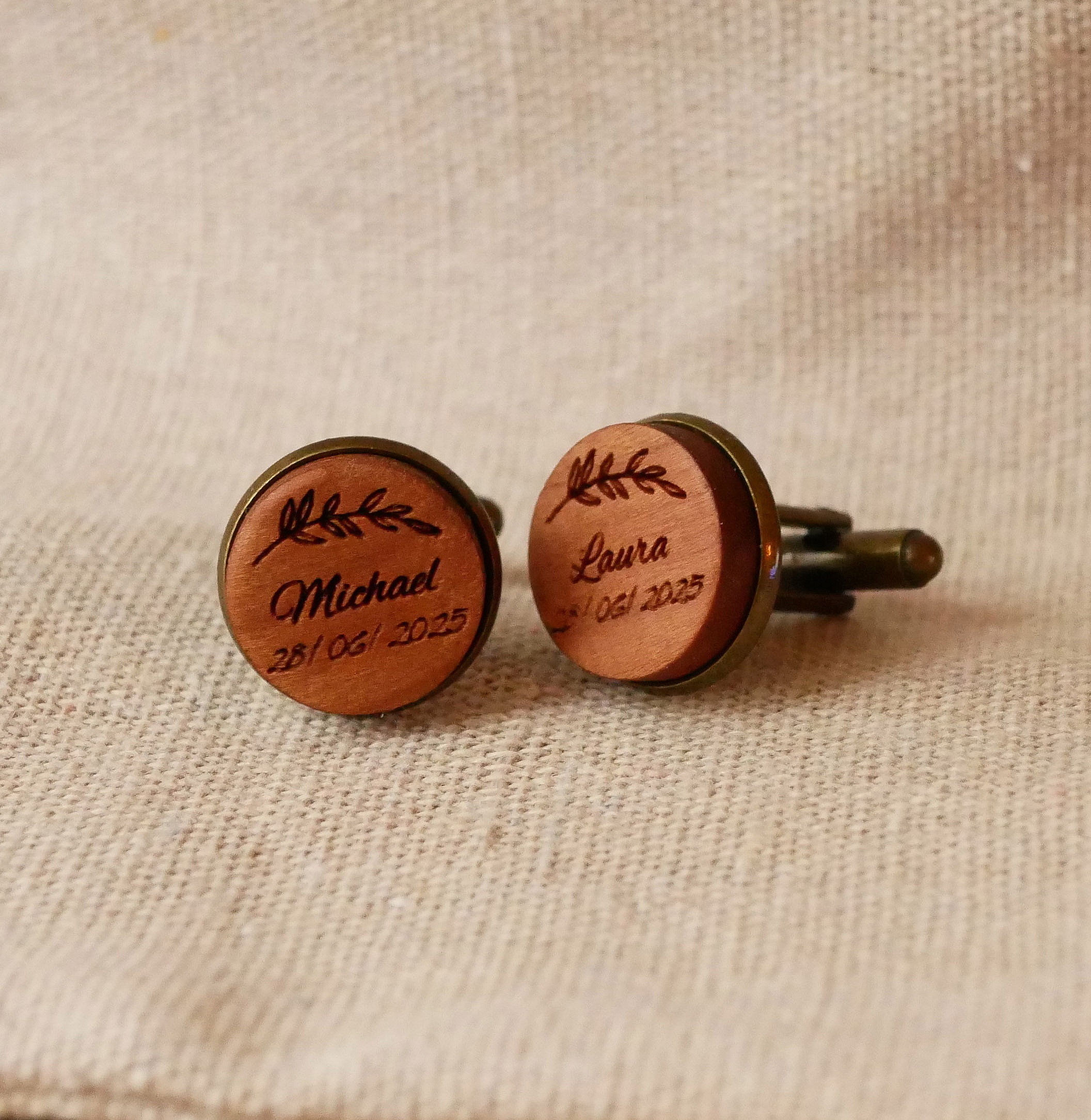 Mansjettknapper i tre sett i alderen bronse 16 mm som kan tilpasses