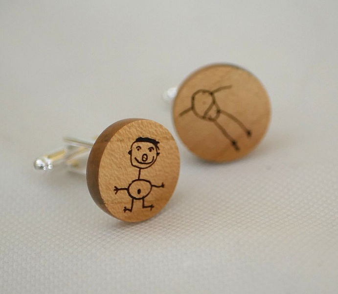 Mansjettknapper i kirseb&aelig;rtre med dine motiver gravert