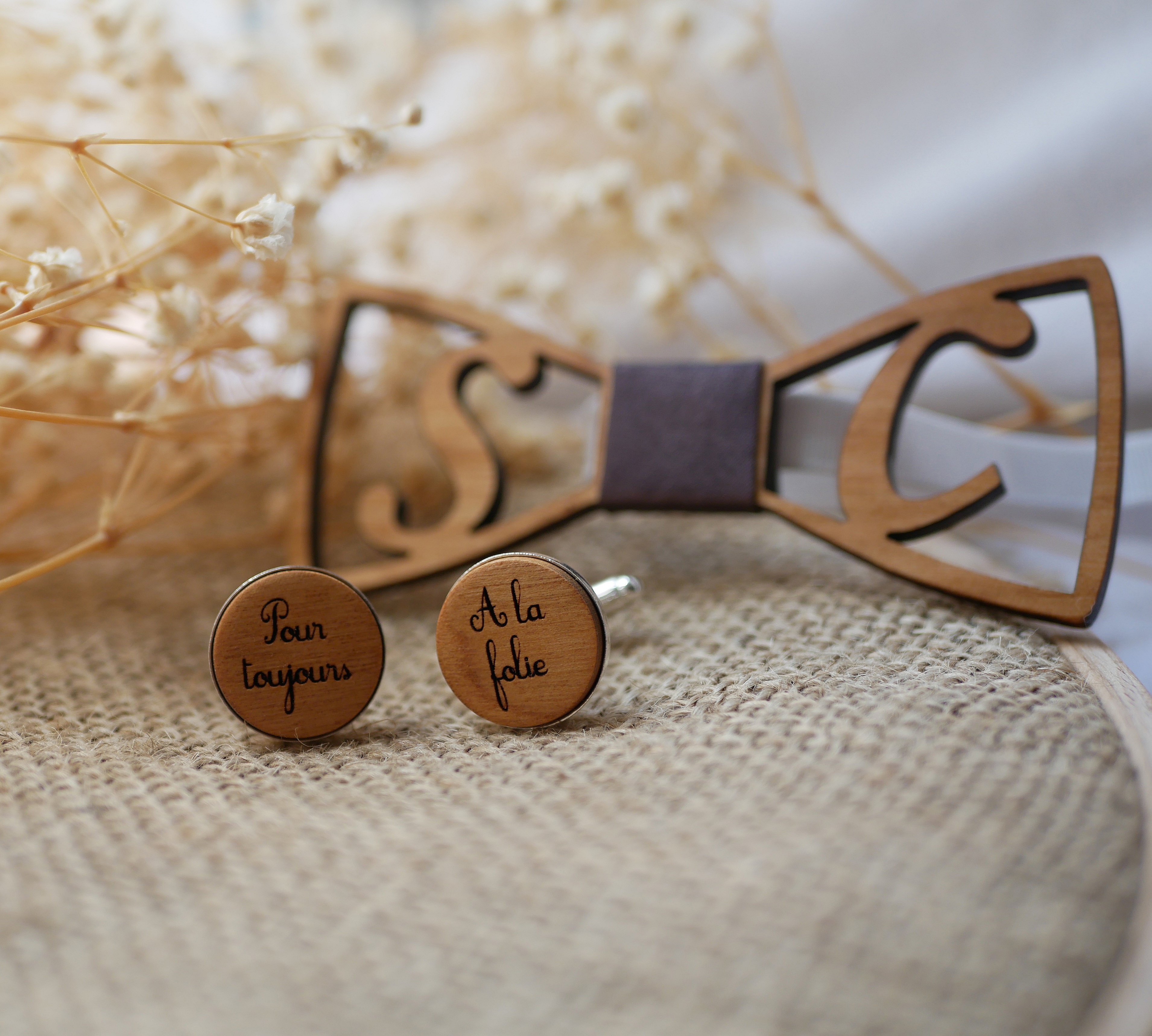 Mansjettknapper sett i s&oslash;lv med gravert tre 4 st&oslash;rrelser &aring; velge mellom