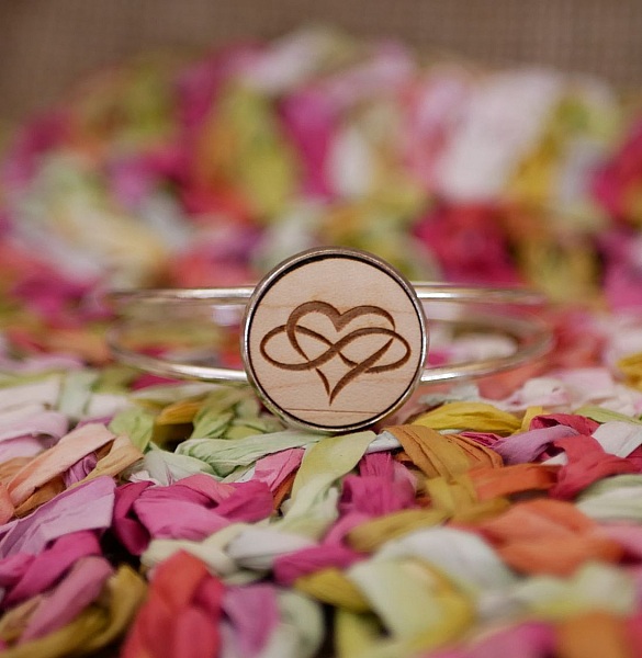 Armb&aring;nd med tre cabochon for &aring; tilpasse og s&oslash;lvbelagt metall