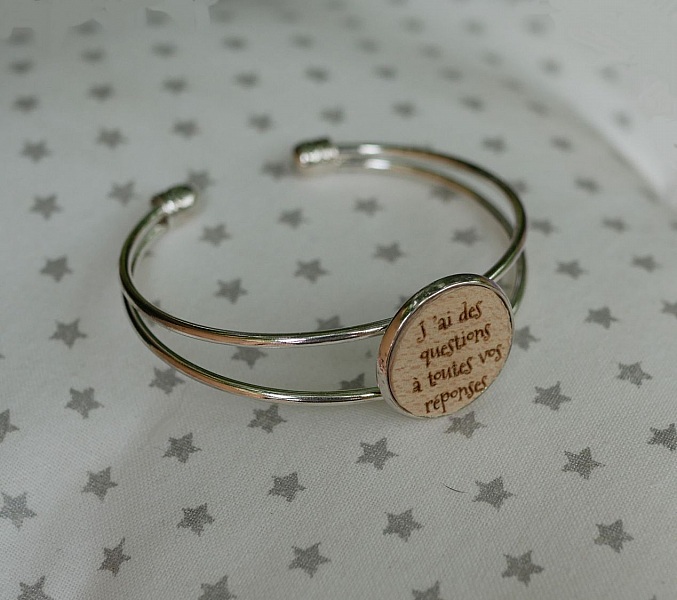 Armb&aring;nd med tre cabochon for &aring; tilpasse og s&oslash;lvbelagt metall