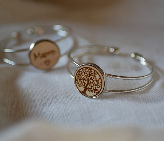 Armb&aring;nd med tre cabochon for &aring; tilpasse og s&oslash;lvbelagt metall