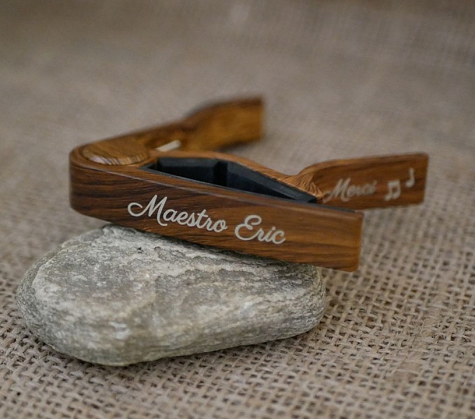 Gitarcapo i aluminium med egen gravering