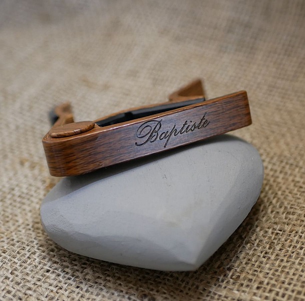 Personlig gitarlokk i aluminium med gravering