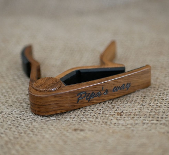 Personlig gitarlokk i aluminium med gravering