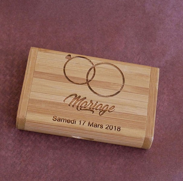 32 GB 2.0 USB-minnepinne i bambus i spesialtilpasset etui