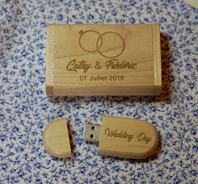 32 GB 2.0 USB-minnepinne i bambus i spesialtilpasset etui