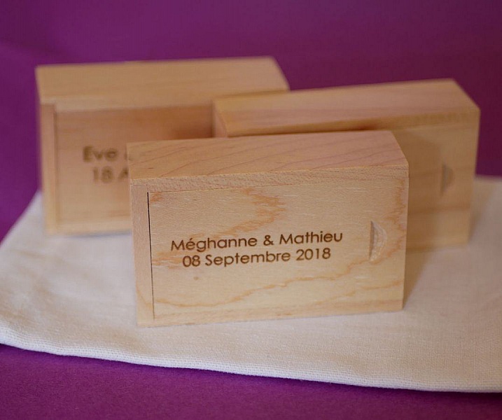 32 GB USB-pinne i en l&oslash;nnboks for &aring; personalisere