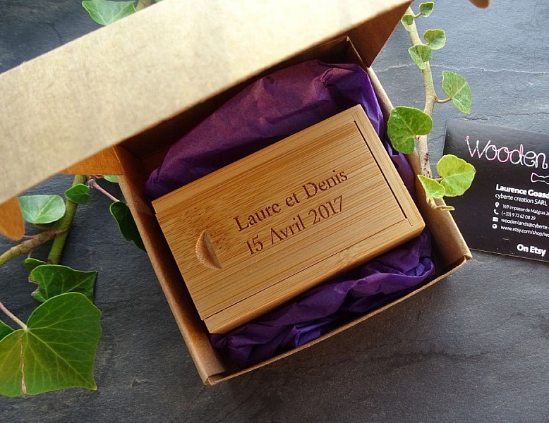 32 GB USB 3.0-n&oslash;kkel i en bambusboks som kan personaliseres med gravering. 