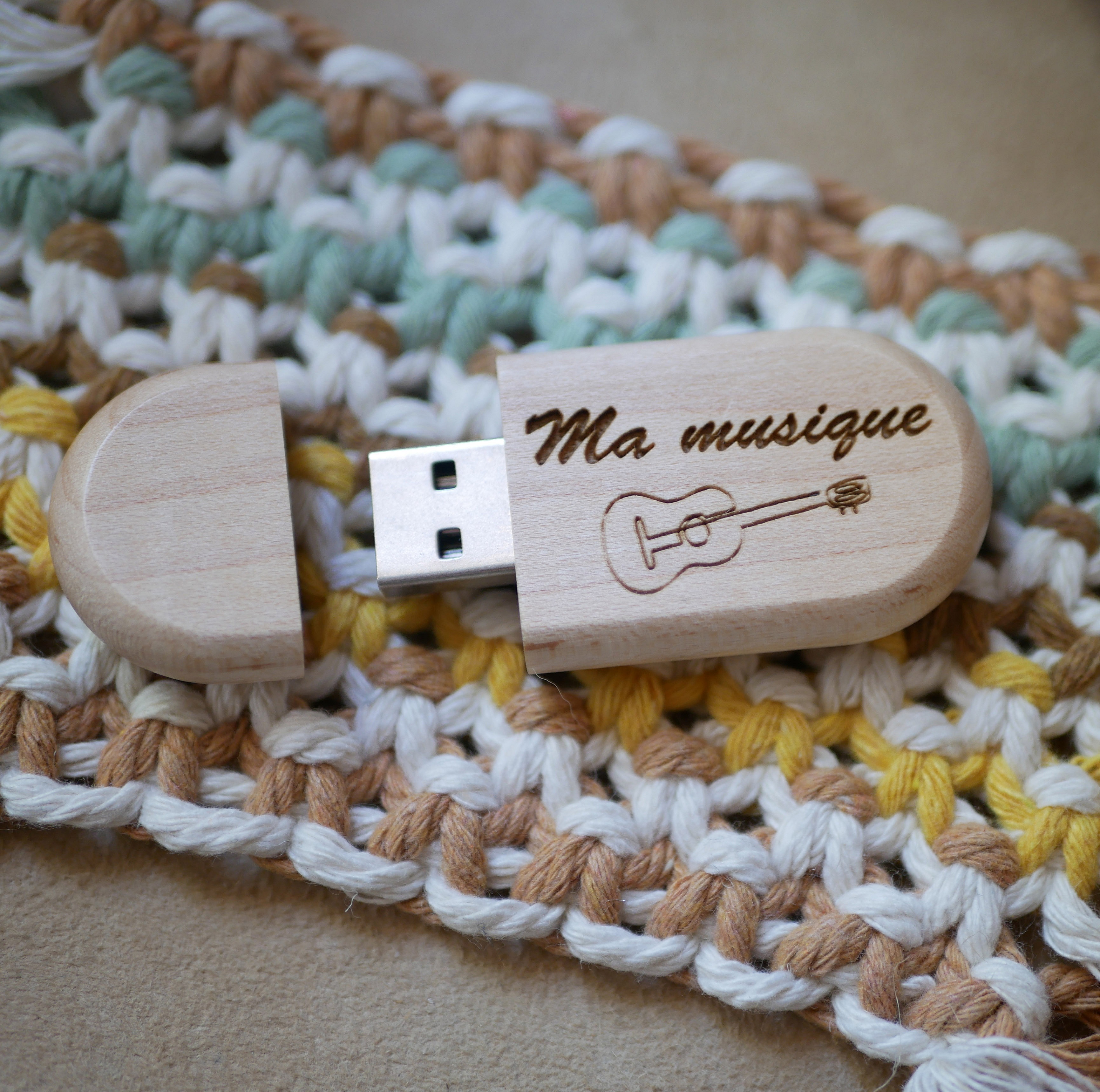 32 GB 3.0 USB-minnepinne i lyst l&oslash;nnetre