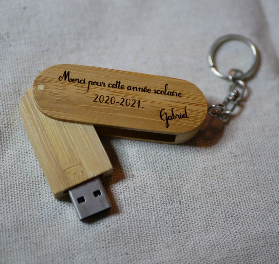 32 GB USB-nøkkelring i bambus som kan graveres og personaliseres