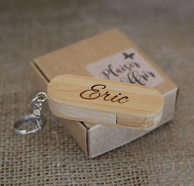 32 GB USB-n&oslash;kkelring i bambus som kan graveres og personaliseres