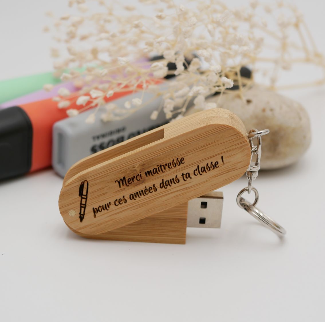 32 GB USB-nøkkelring i bambus som kan graveres og personaliseres