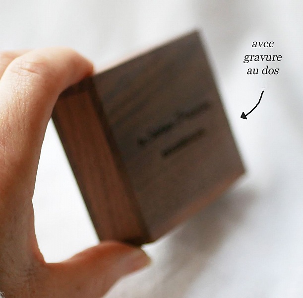 32 GB hjerte USB-minnepinne i en m&oslash;rk treboks