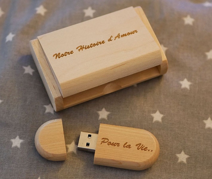 Coffret cl&eacute; Usb 3.0 16 Go &agrave; personnaliser bois clair grav&eacute;
