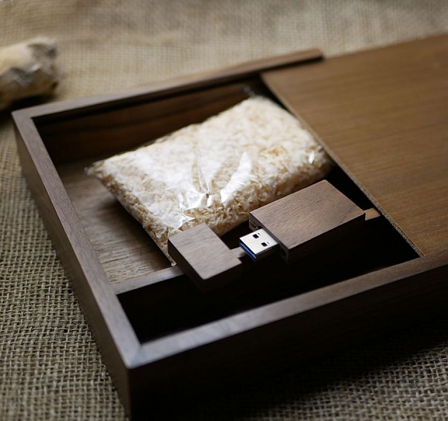 Valn&oslash;tt tre 3.0 USB-minnepinne og fotoetui, 32 GB, tilpassbar