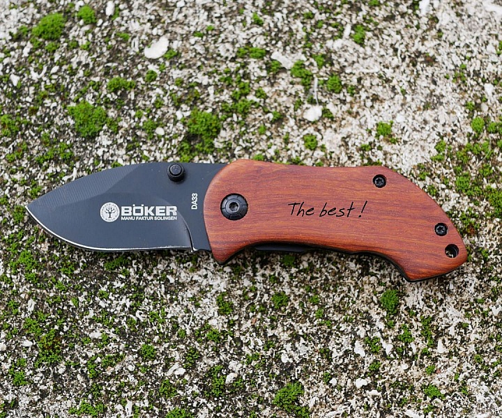 Liten kniv med treh&aring;ndtak som skal inngraveres