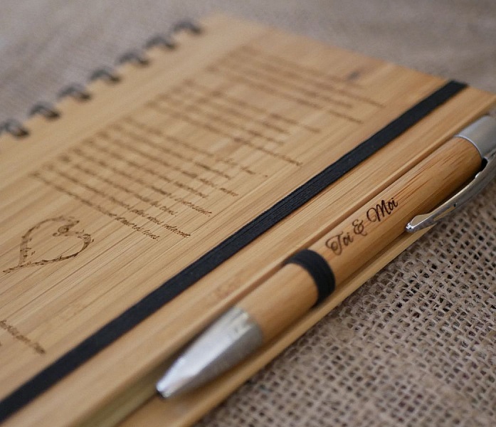 Gjestebok i tre for bryllup eller seremoni som skal personaliseres