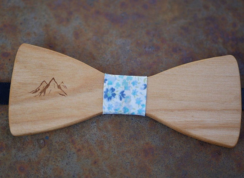 Sl&oslash;yfe i tre, design som kan tilpasses, gravert og malt, produsert i Frankrike.