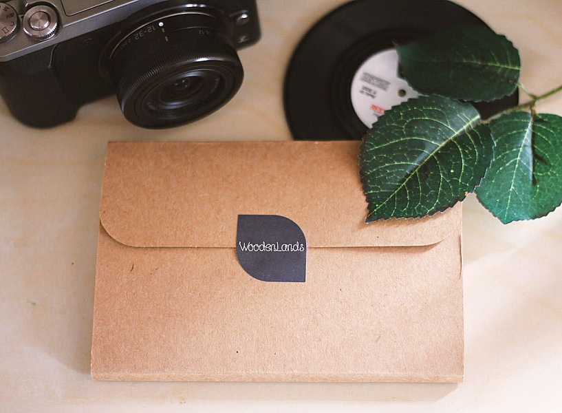 Fransk tversoversl&oslash;yfe i tre dekorert med gjennombrutte fjell 