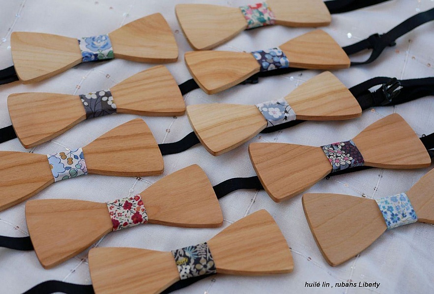 Sl&oslash;yfe i kirseb&aelig;rtre oljet med lin som skal personaliseres laget i Frankrike