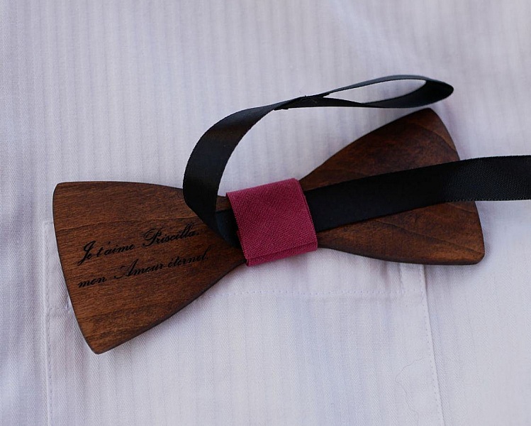 Sl&oslash;yfe av valn&oslash;tt tre for &aring; tilpasse laget i Frankrike