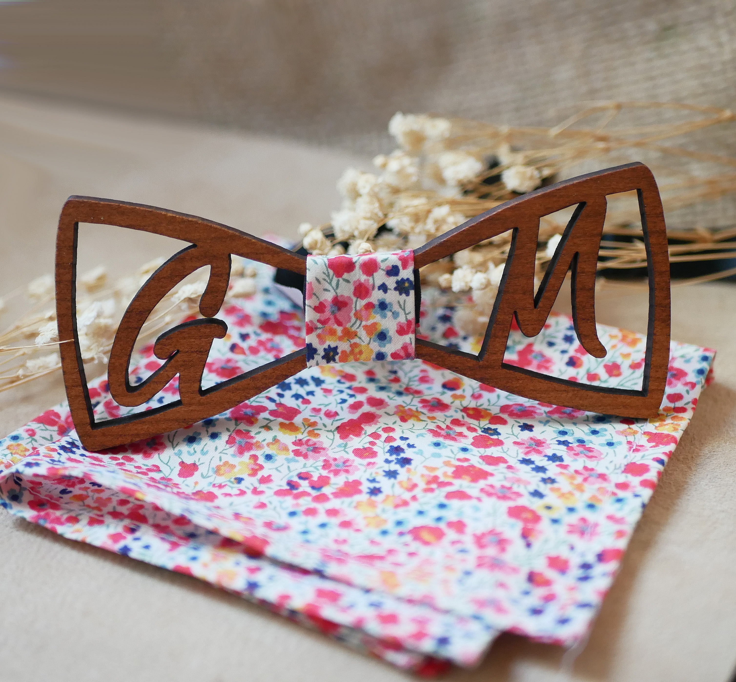 Sl&oslash;yfe i tre personliggjort med 2 initialer