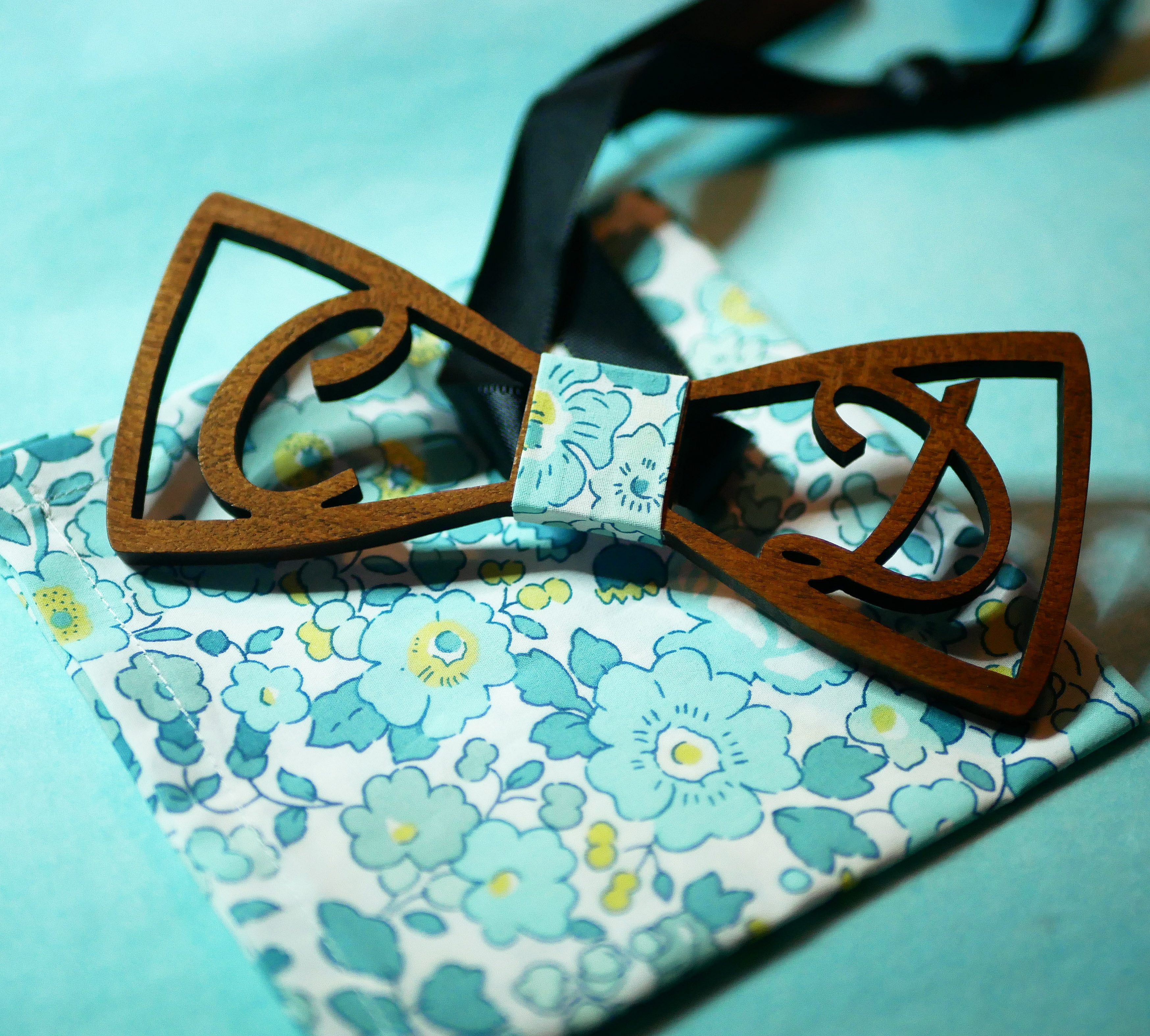 Sl&oslash;yfe i tre personliggjort med 2 initialer