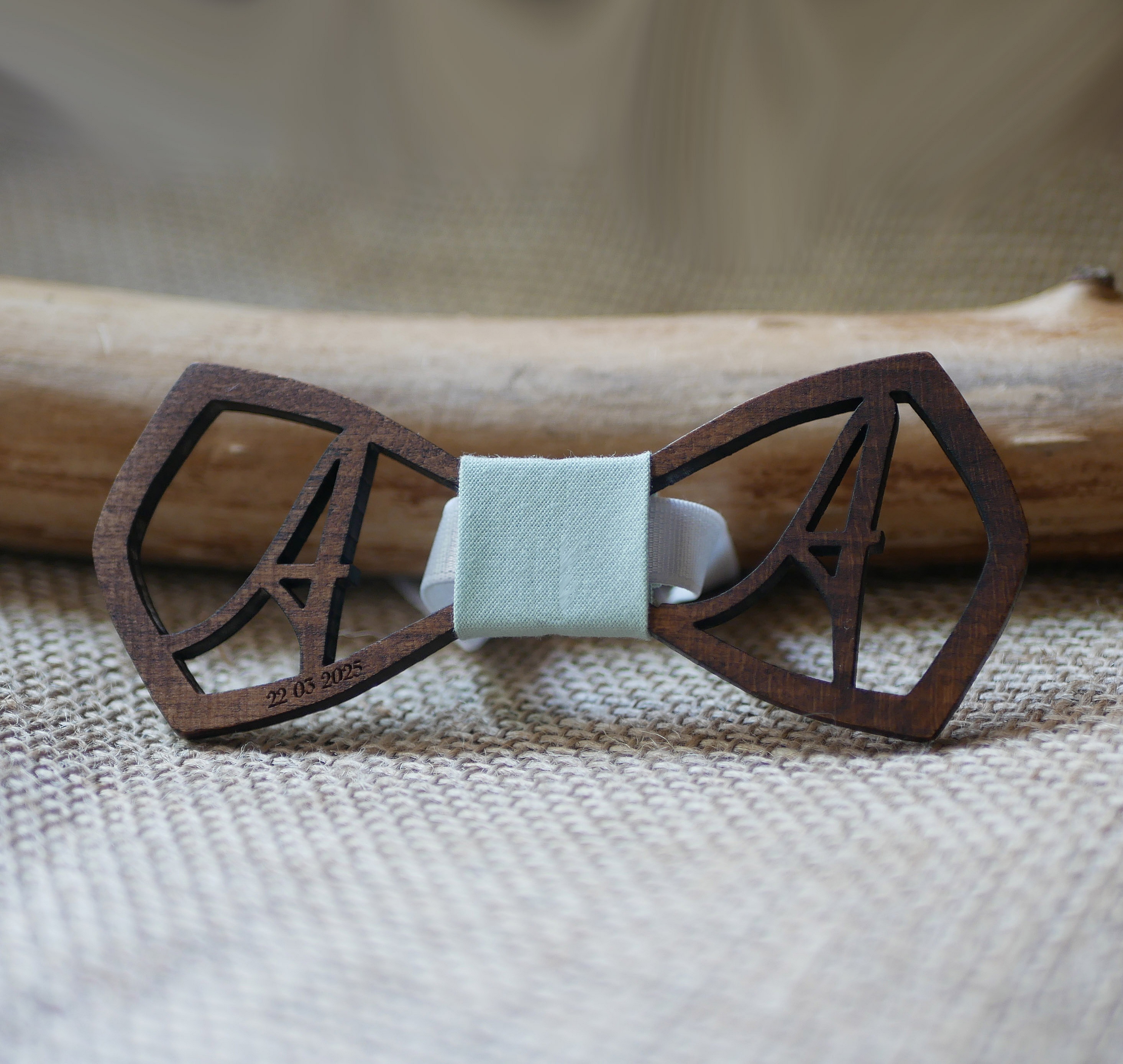 Sl&oslash;yfe i tre "le rabl&eacute;" med 2 gjennombrutte initialer