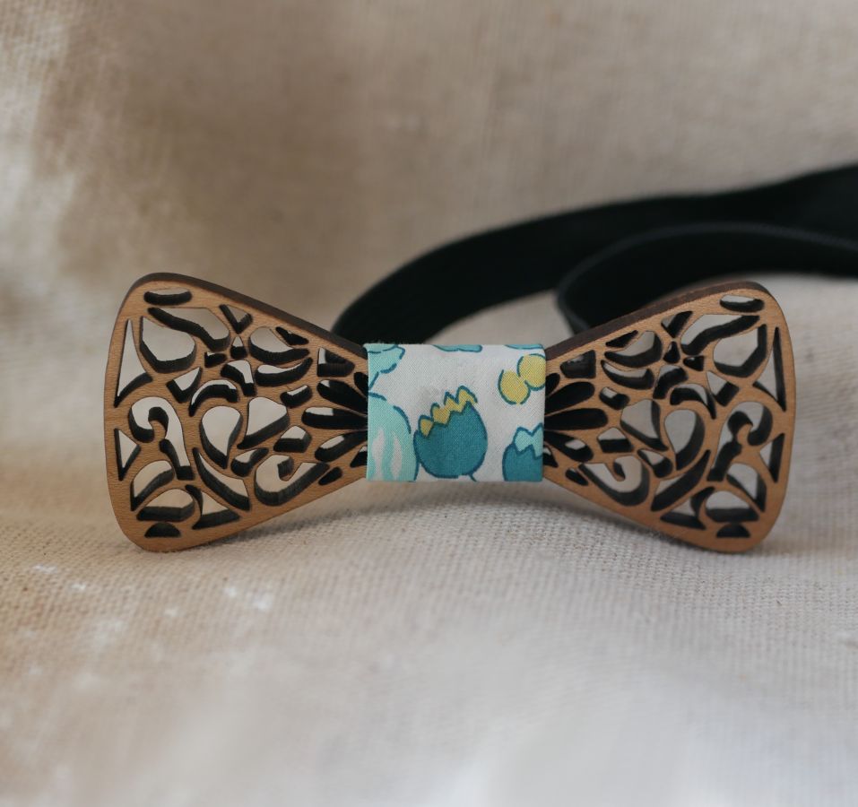 Minifløyfe i tre med elegante kurver