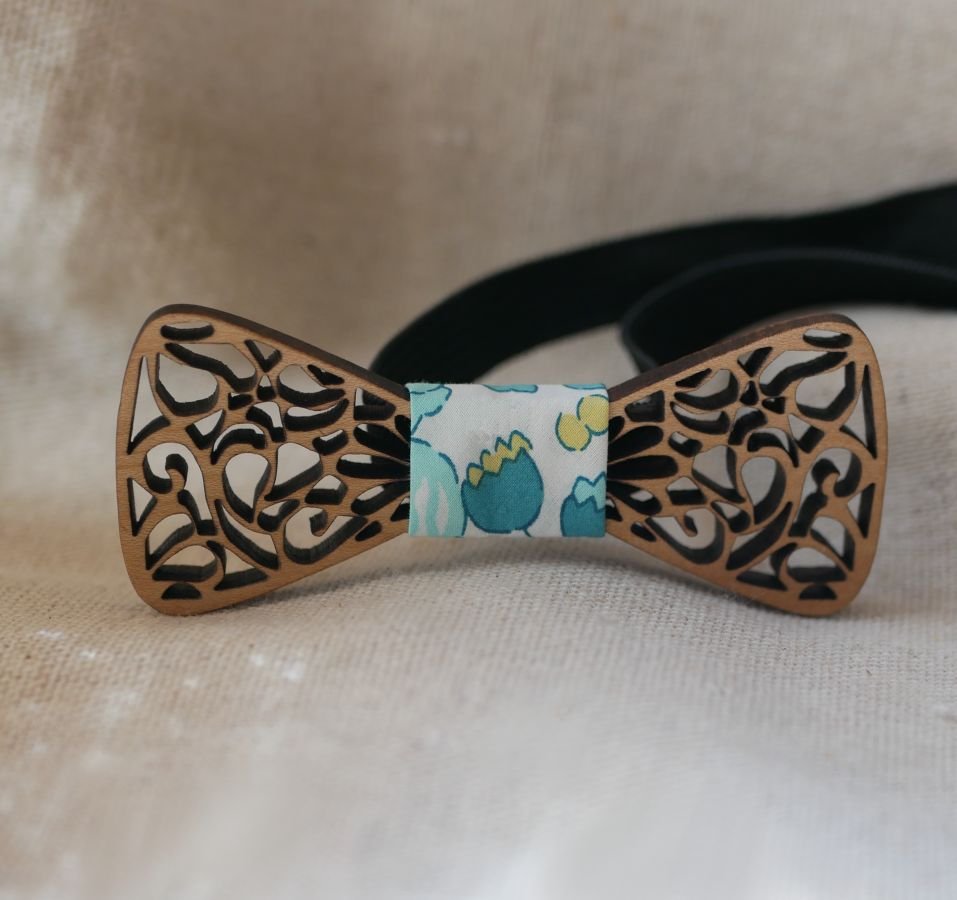 Minifløyfe i tre med elegante kurver