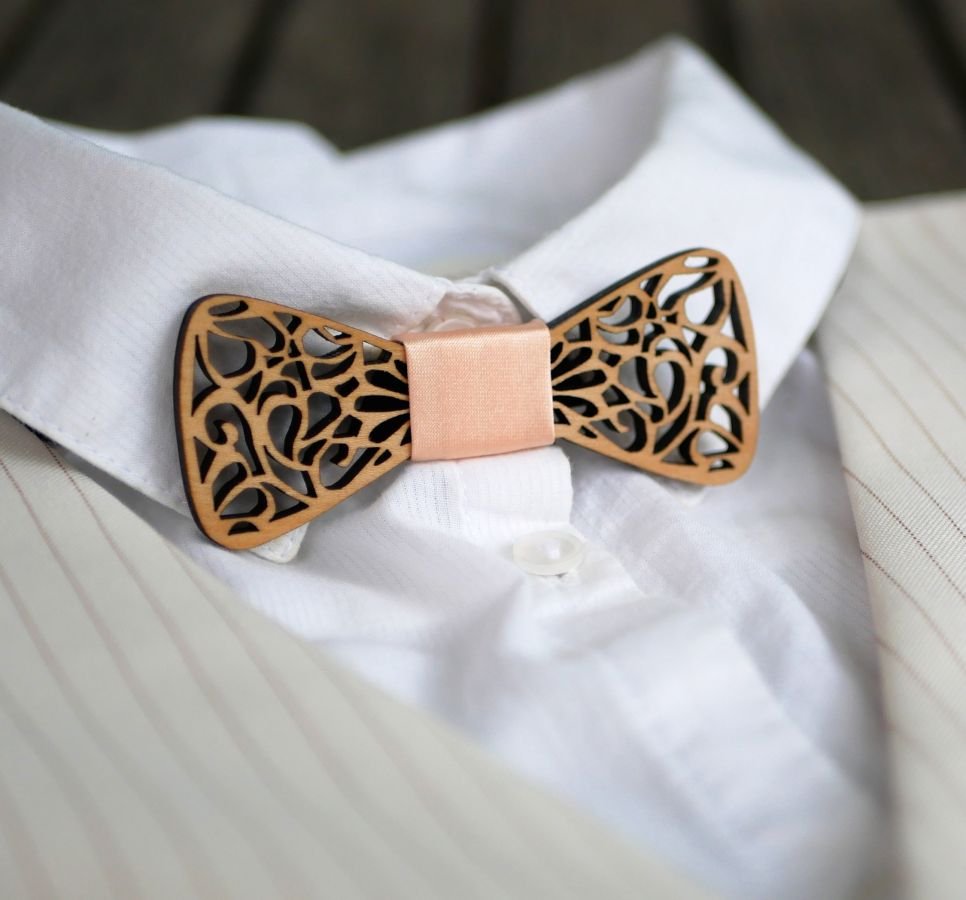 Minifløyfe i tre med elegante kurver