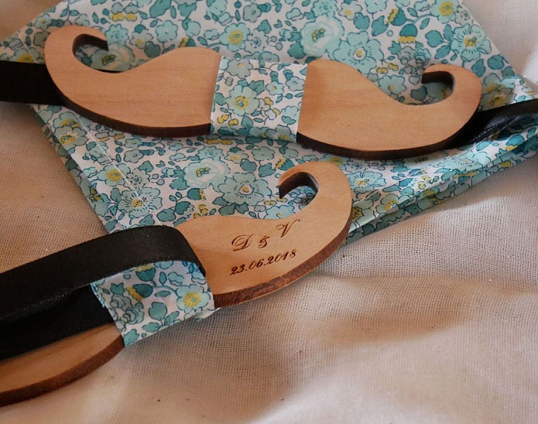 Bartslips i kirseb&aelig;rtre for &aring; personliggj&oslash;re laget i Frankrike