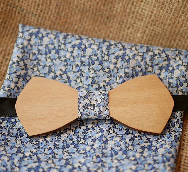 Liberty Pepper Blue pose + scrunchie + sl&oslash;yfe i tre