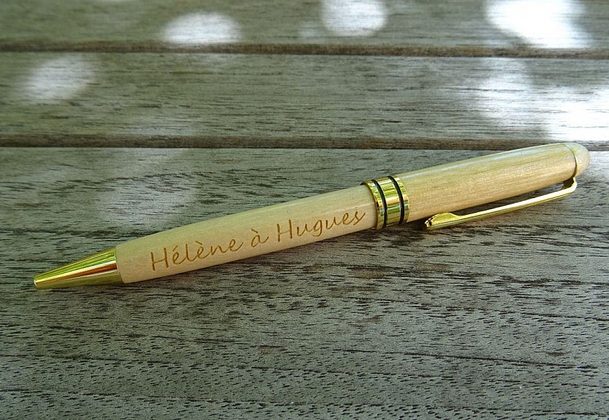 Stylo grav&eacute; personnalis&eacute; en bois coffret m&eacute;tal