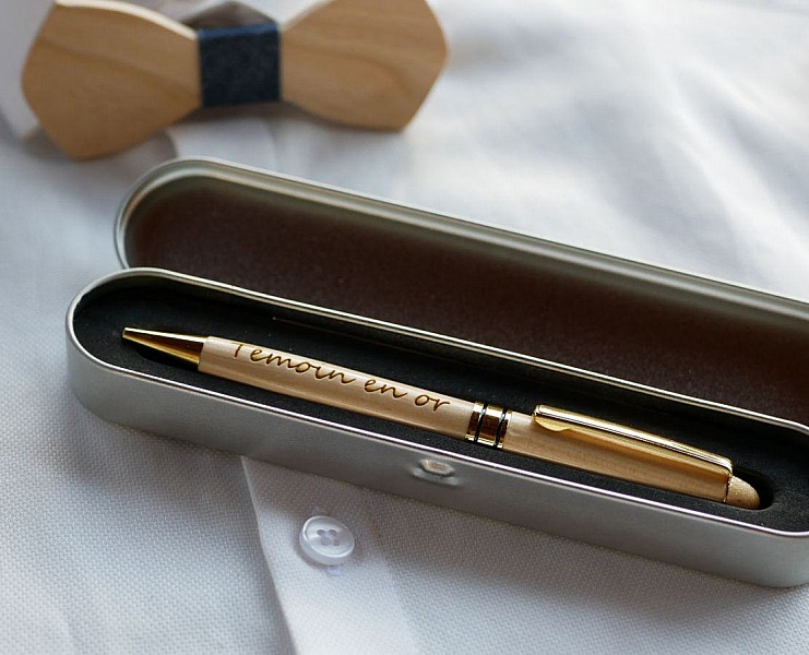Stylo grav&eacute; personnalis&eacute; en bois coffret m&eacute;tal