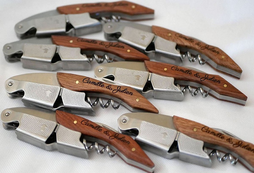 Korketrekker med gravert treh&aring;ndtak som kan personaliseres